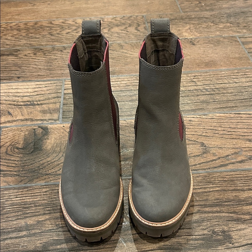 Timberland / Women's Olive Chelsea Boot with Burgundy Elastic - Picture 4 of 8